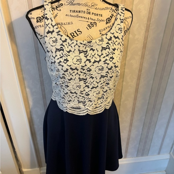 LC Lauren Conrad lace front dress - Picture 1 of 5